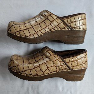 Sanita Danish Clogs